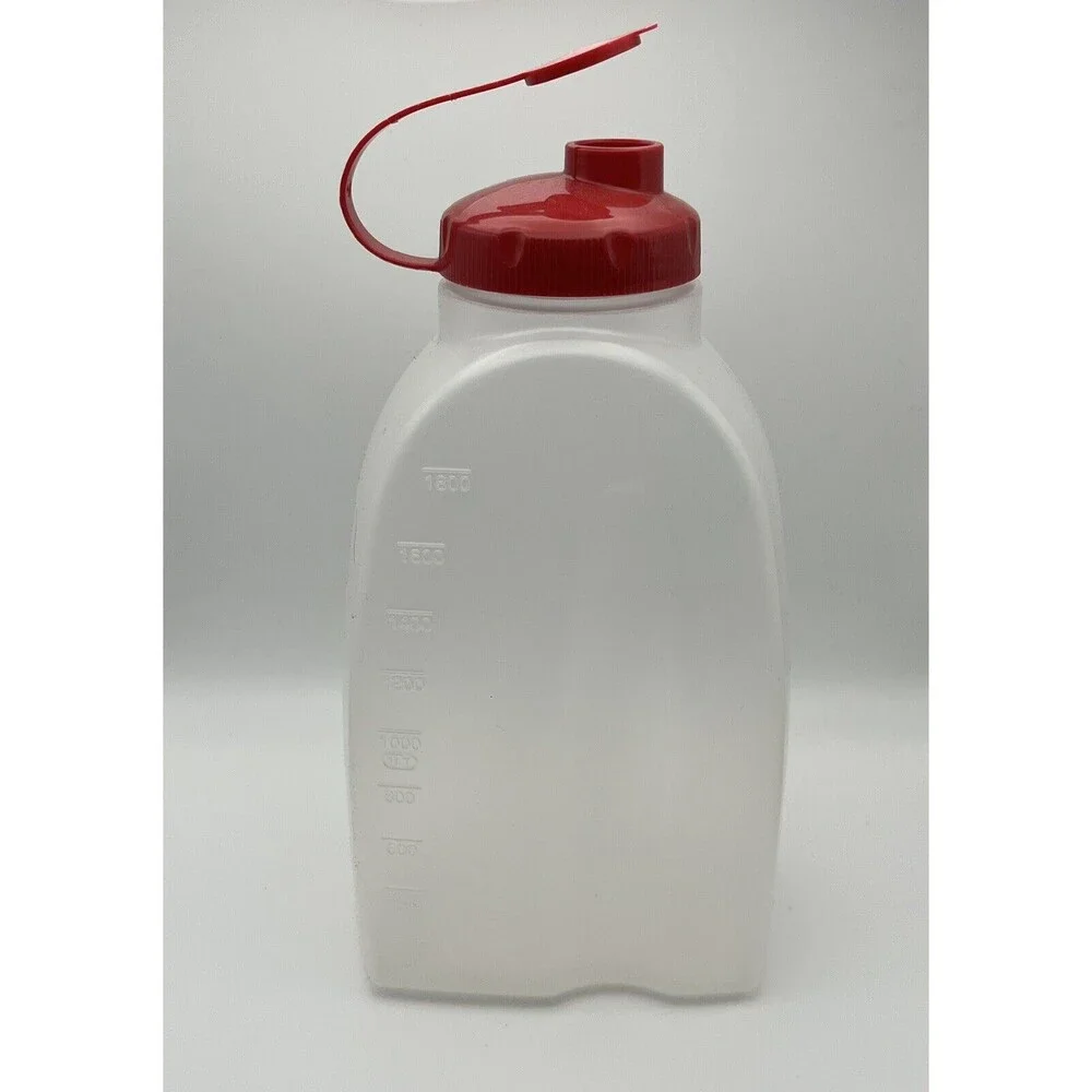 Rubbermaid 2 Quart Servin Saver Drink/Beverage Pitcher/Bottle Red/Maroon Lid